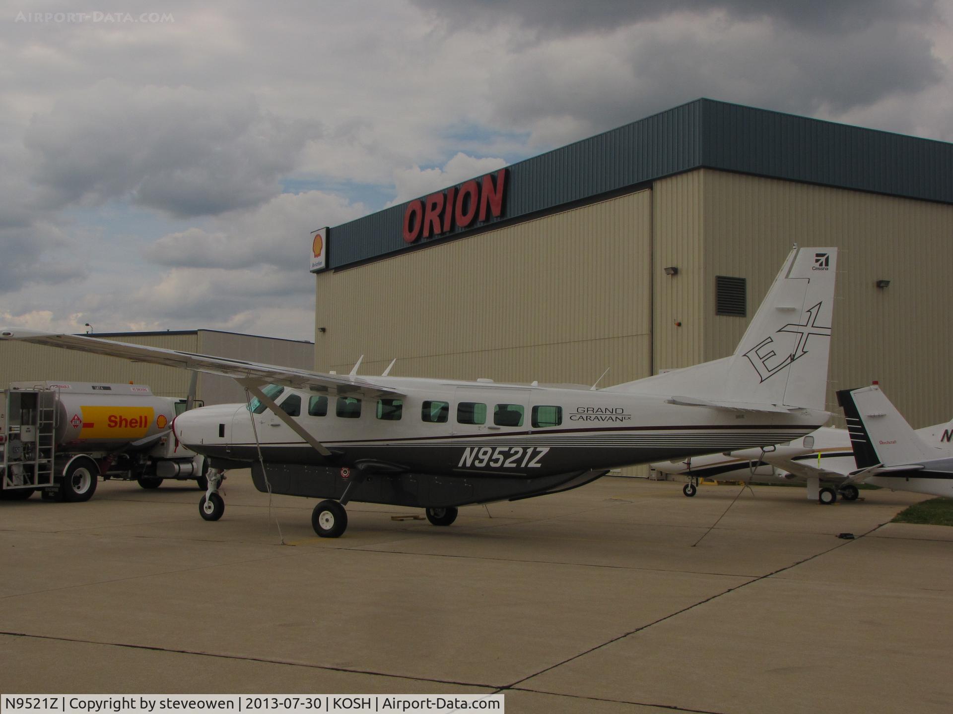 N9521Z, Cessna 208B C/N 208B5019, Orion FBO ramp