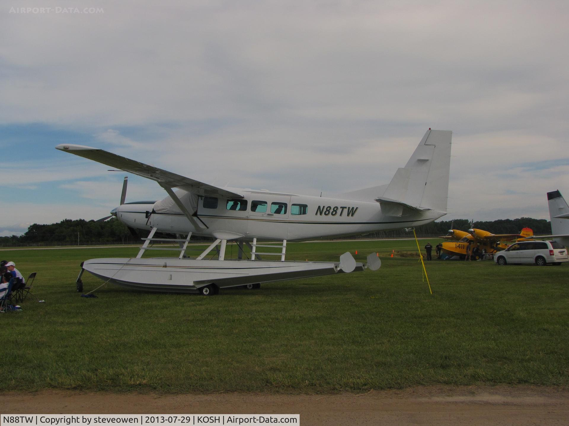 N88TW, 1998 Cessna 208 Caravan I C/N 20800292, Camping at Oshkosh