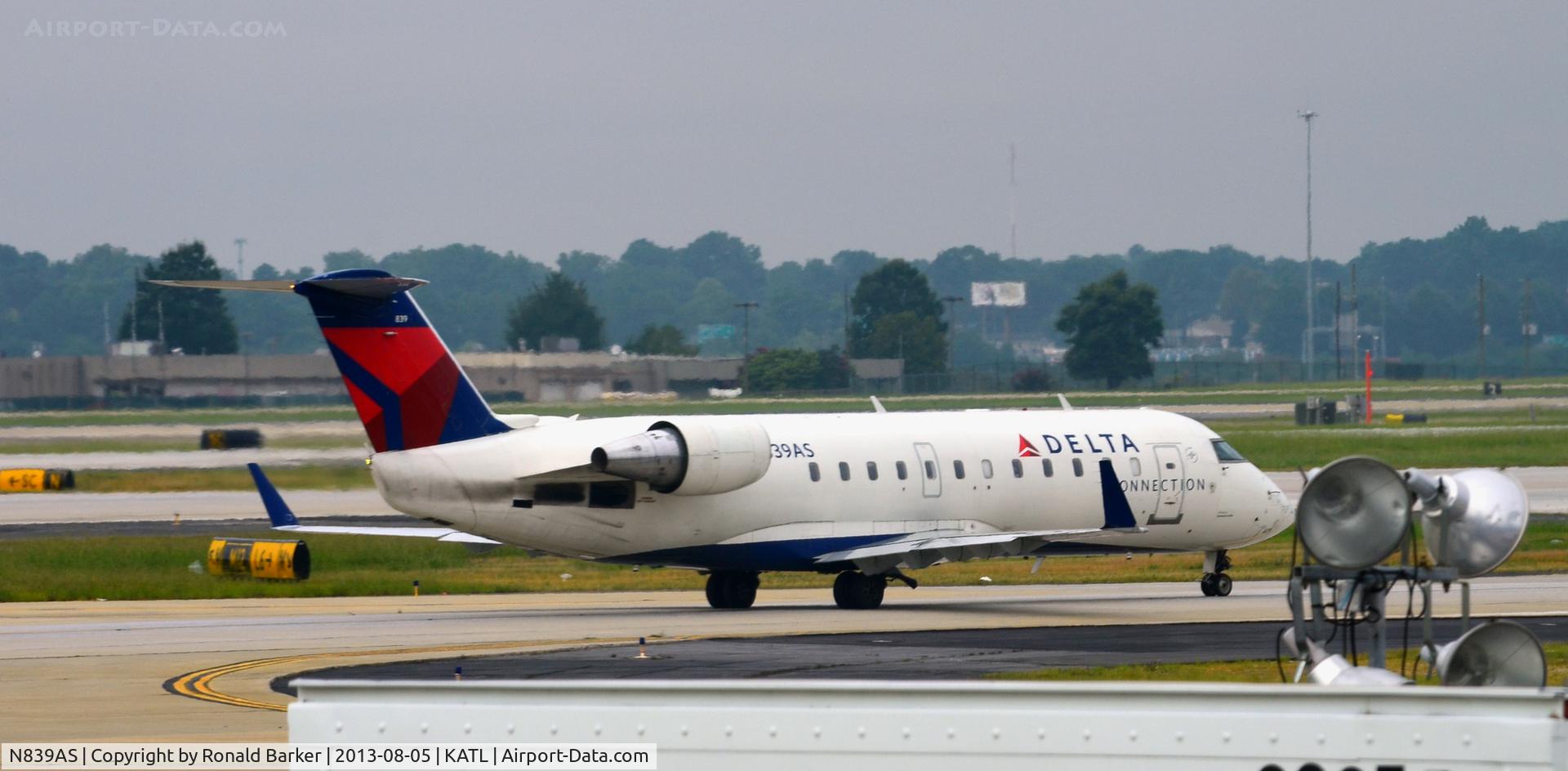 N839AS, 1999 Bombardier CRJ-200ER (CL-600-2B19) C/N 7284, Taxi Atlanta