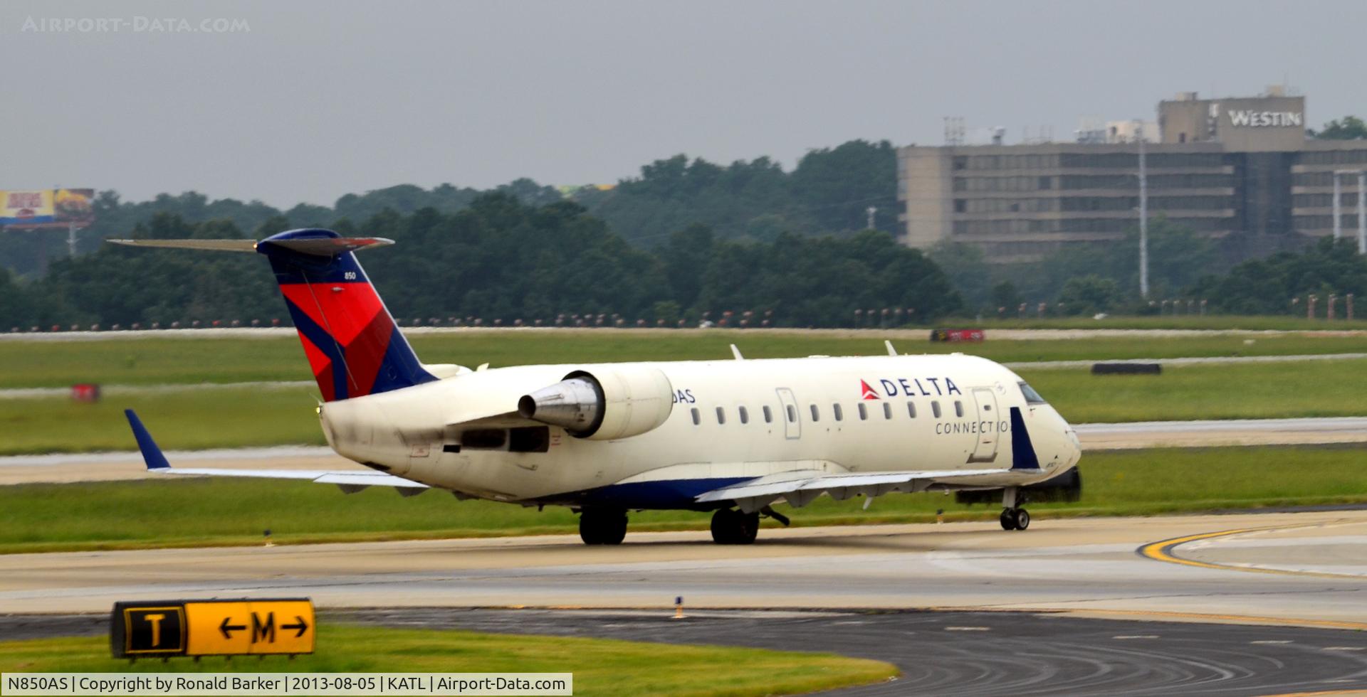N850AS, 1999 Bombardier CRJ-200ER (CL-600-2B19) C/N 7355, Taxi Atlanta