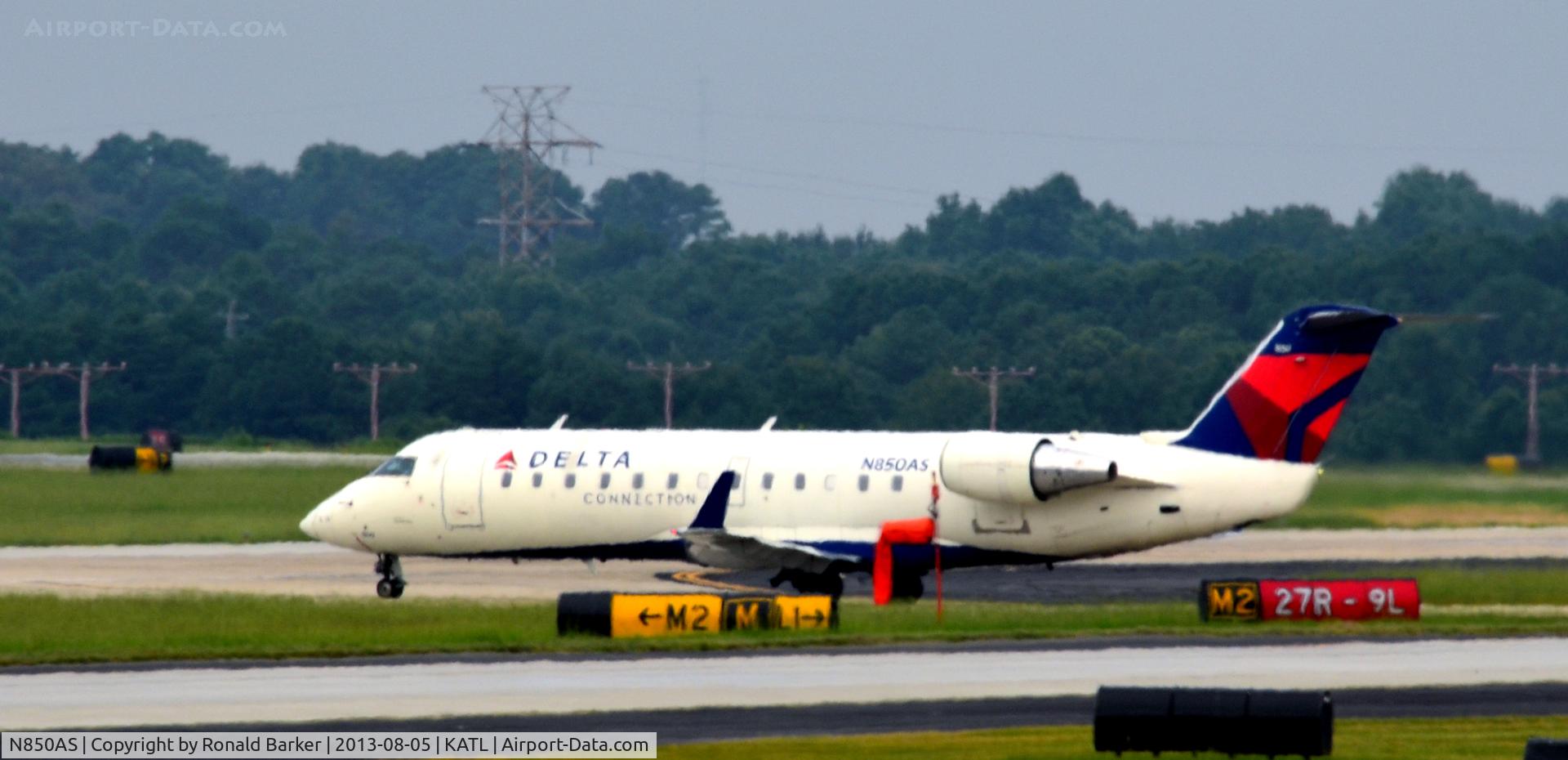 N850AS, 1999 Bombardier CRJ-200ER (CL-600-2B19) C/N 7355, Taxi Atlanta