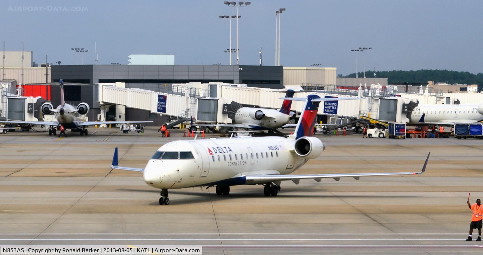 N853AS, 2000 Bombardier CRJ-200ER (CL-600-2B19) C/N 7374, Taxi Atlanta