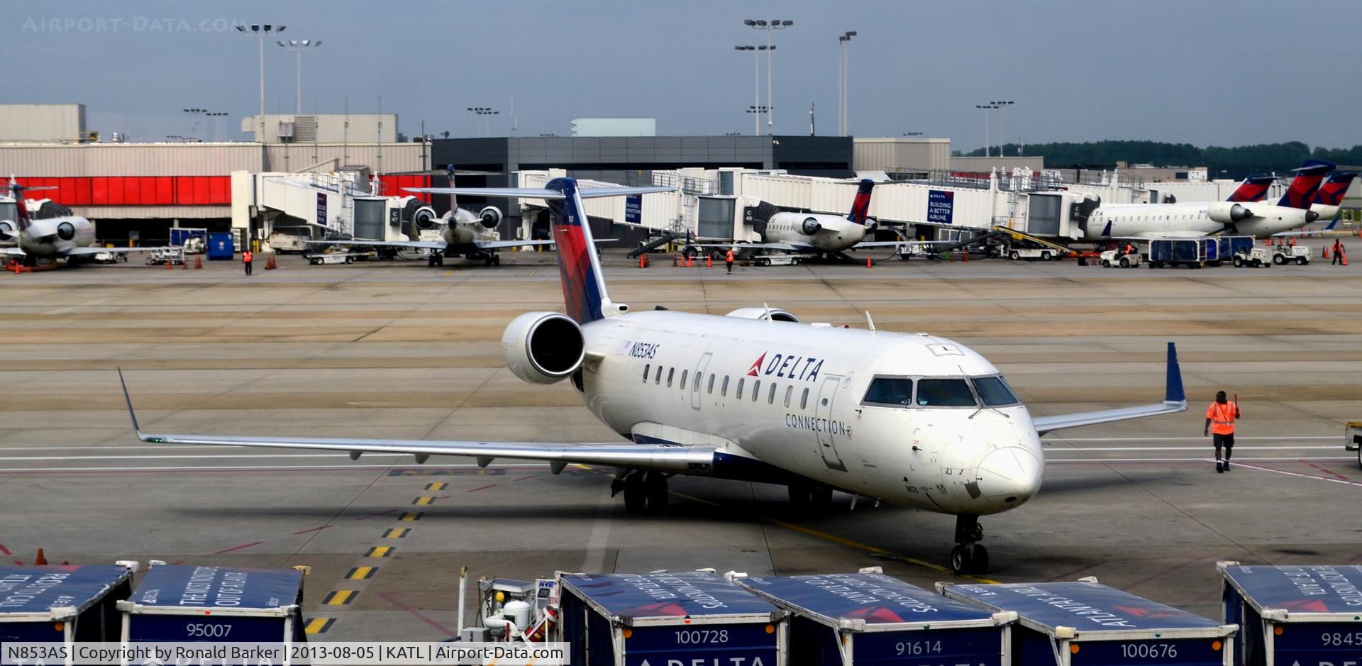 N853AS, 2000 Bombardier CRJ-200ER (CL-600-2B19) C/N 7374, Taxi to park Atlanta