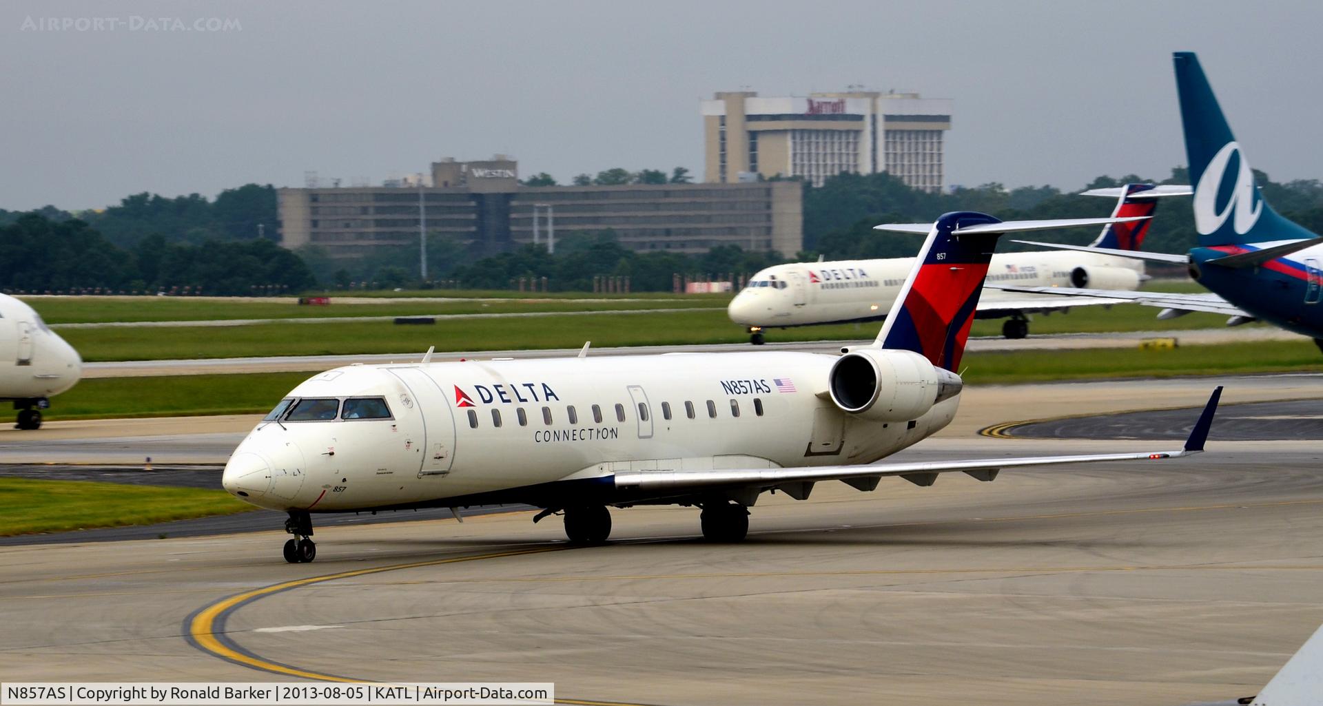 N857AS, 2000 Bombardier CRJ-200ER (CL-600-2B19) C/N 7411, Taxi Atlanta