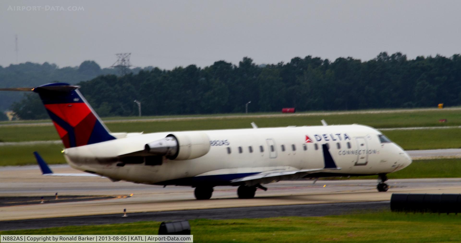 N882AS, 2001 Bombardier CRJ-200ER (CL-600-2B19) C/N 7503, Taxi Atlanta