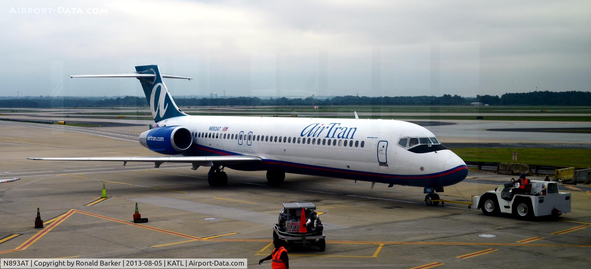 N893AT, 2004 Boeing 717-200 C/N 55045, Pushback Atlanta