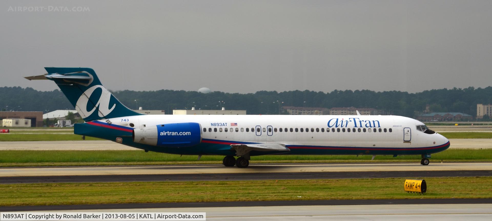 N893AT, 2004 Boeing 717-200 C/N 55045, Taxi Atlanta