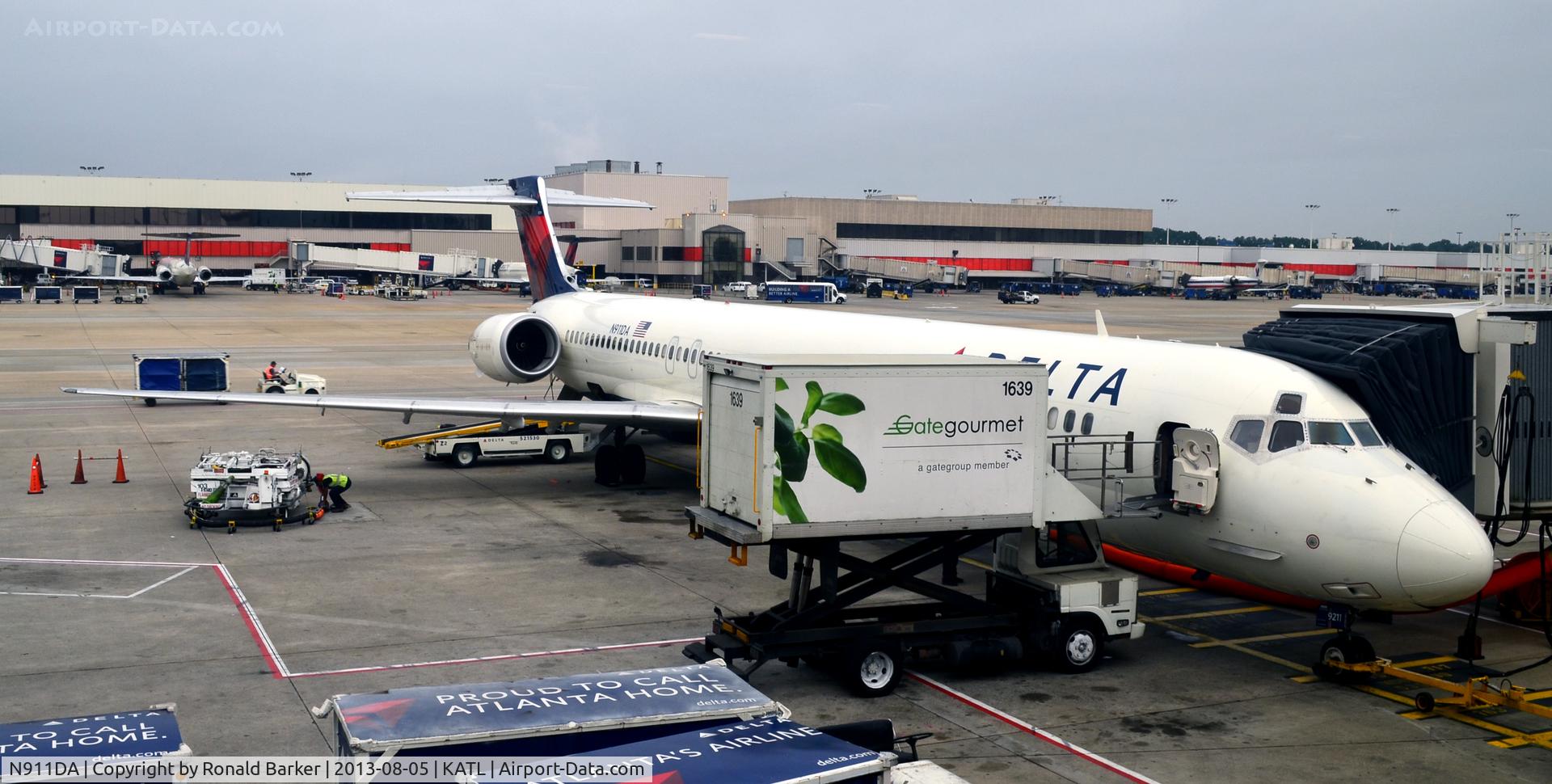 N911DA, 1995 McDonnell Douglas MD-90-30 C/N 53391, 