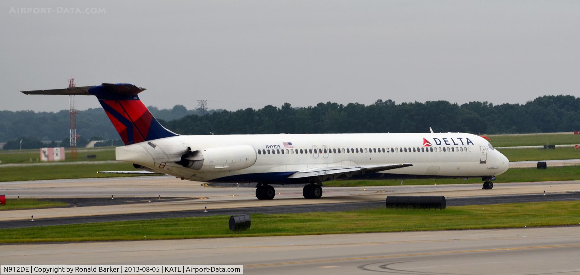 N912DE, 1992 McDonnell Douglas MD-88 C/N 49997, Taxi Atlanta