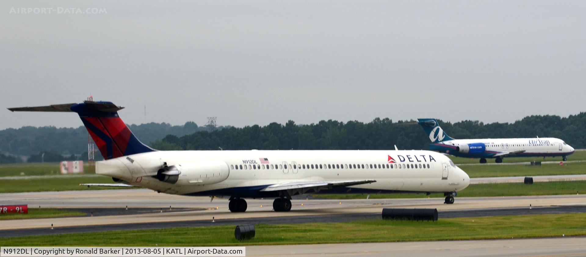 N912DL, 1987 McDonnell Douglas MD-88 C/N 49543, Taxi Atlanta