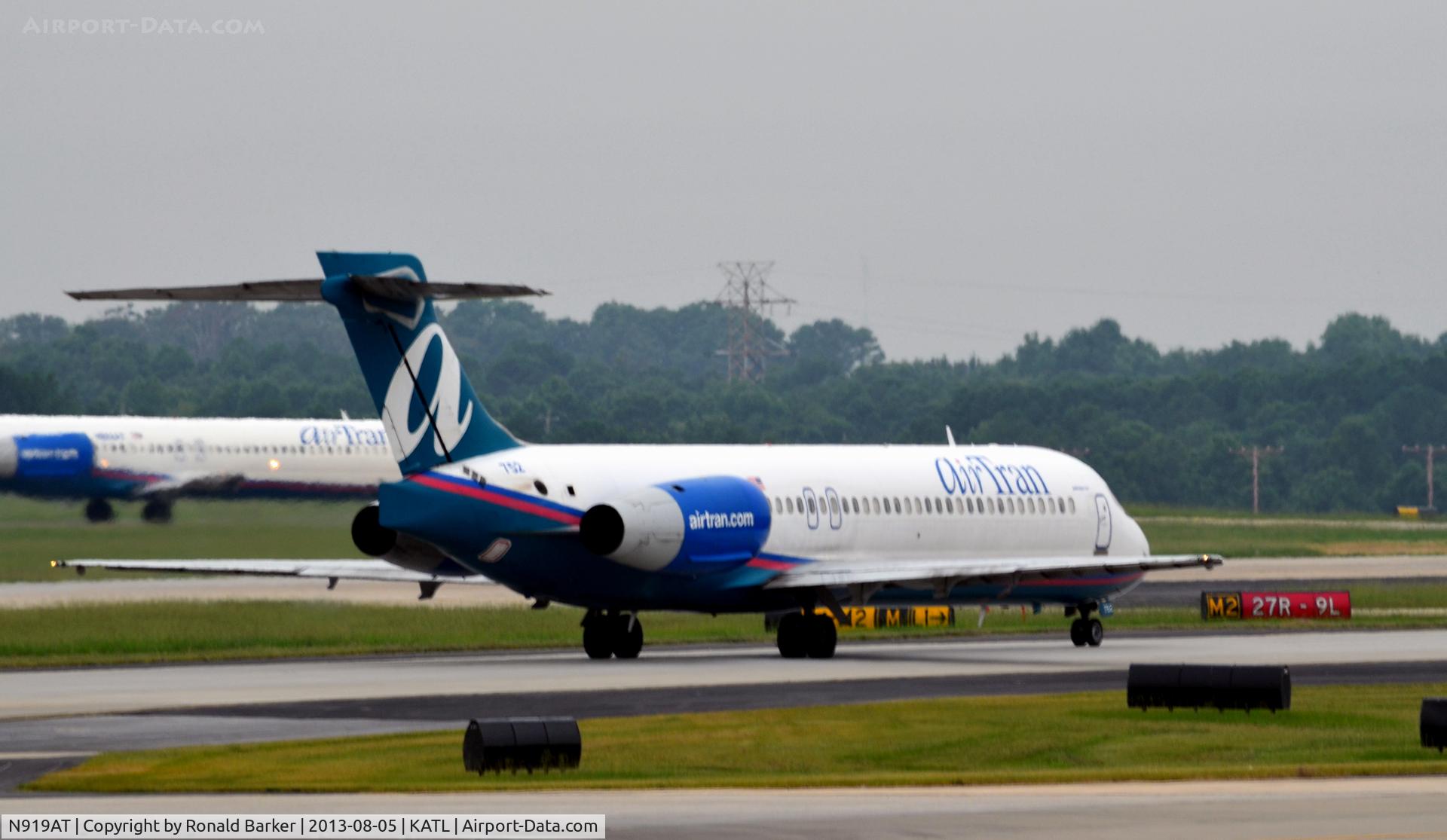 N919AT, 2001 Boeing 717-200 C/N 55084, Fleet number 792  Taxi Atlanta