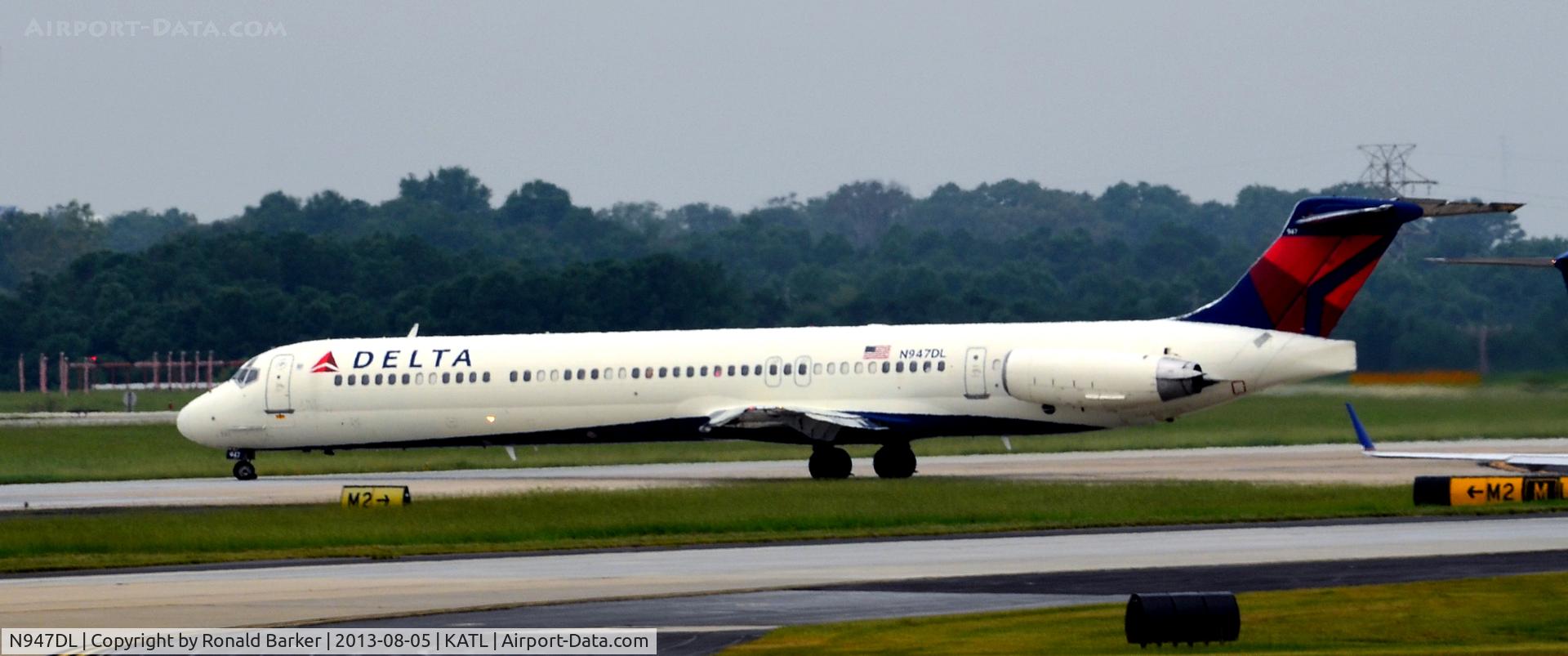 N947DL, 1989 McDonnell Douglas MD-88 C/N 49878, Taxi Atlanta