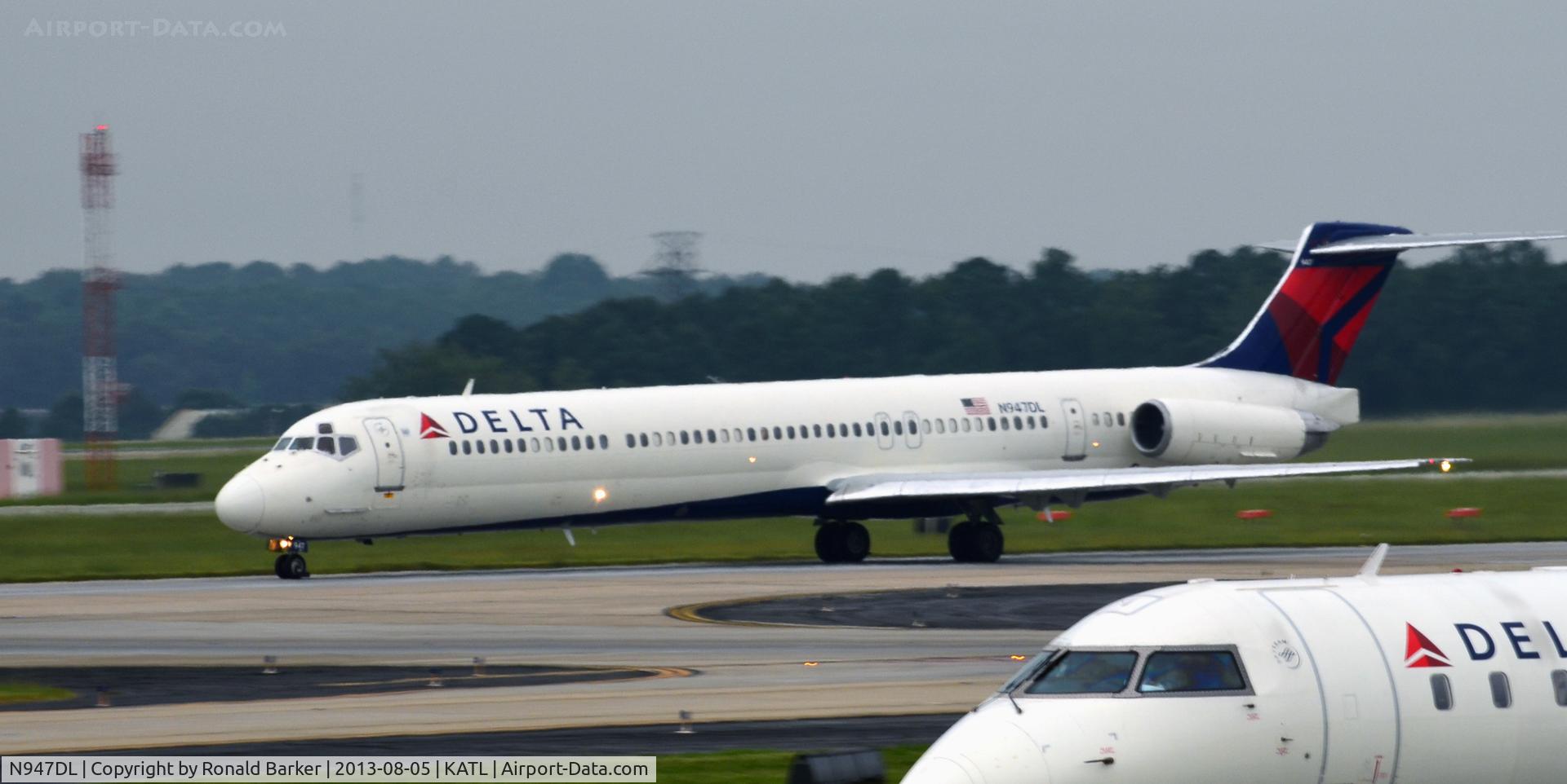 N947DL, 1989 McDonnell Douglas MD-88 C/N 49878, Takeoff roll Atlanta