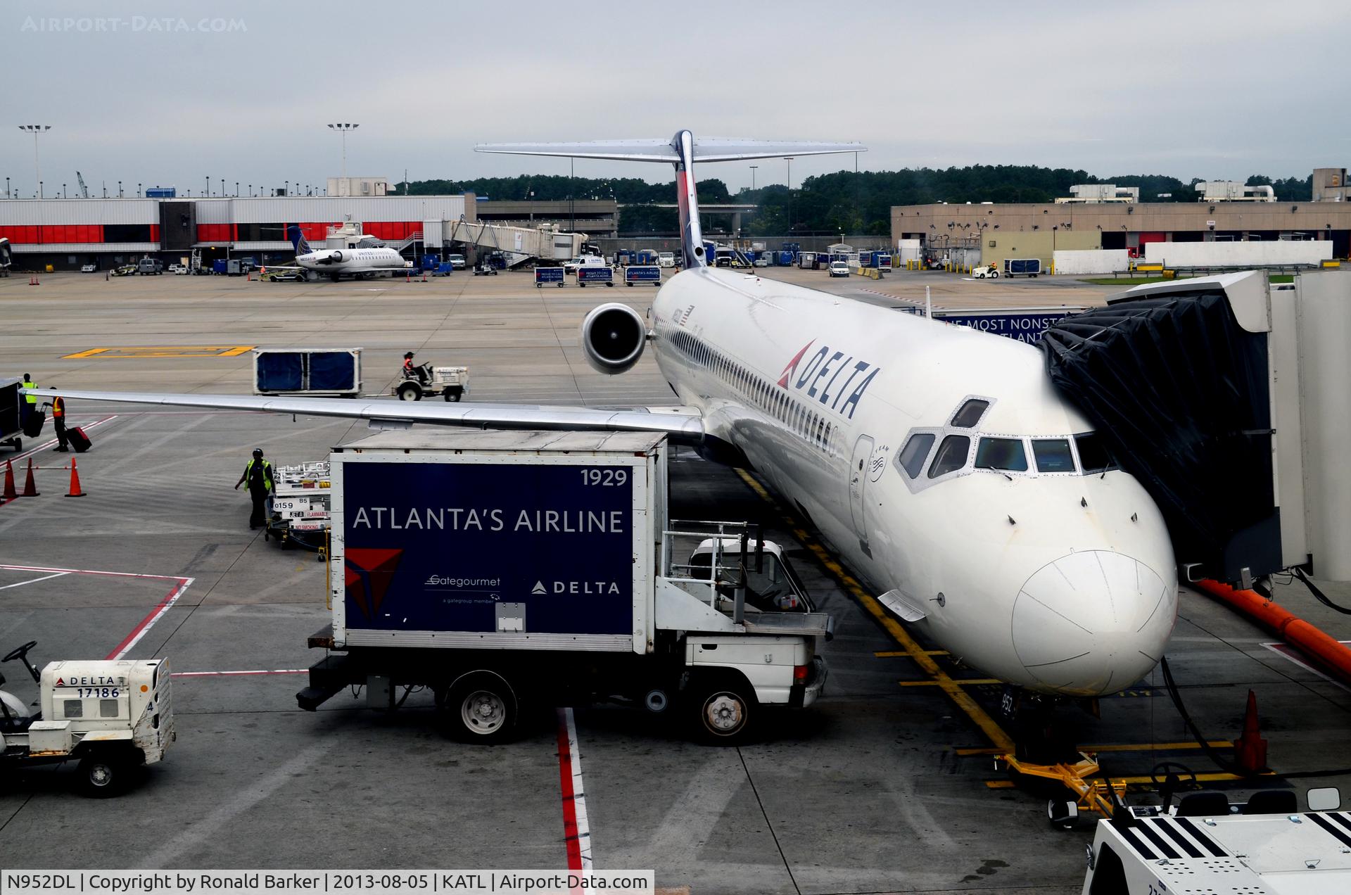 N952DL, 1990 McDonnell Douglas MD-88 C/N 49883, Gate A34 Atlanta