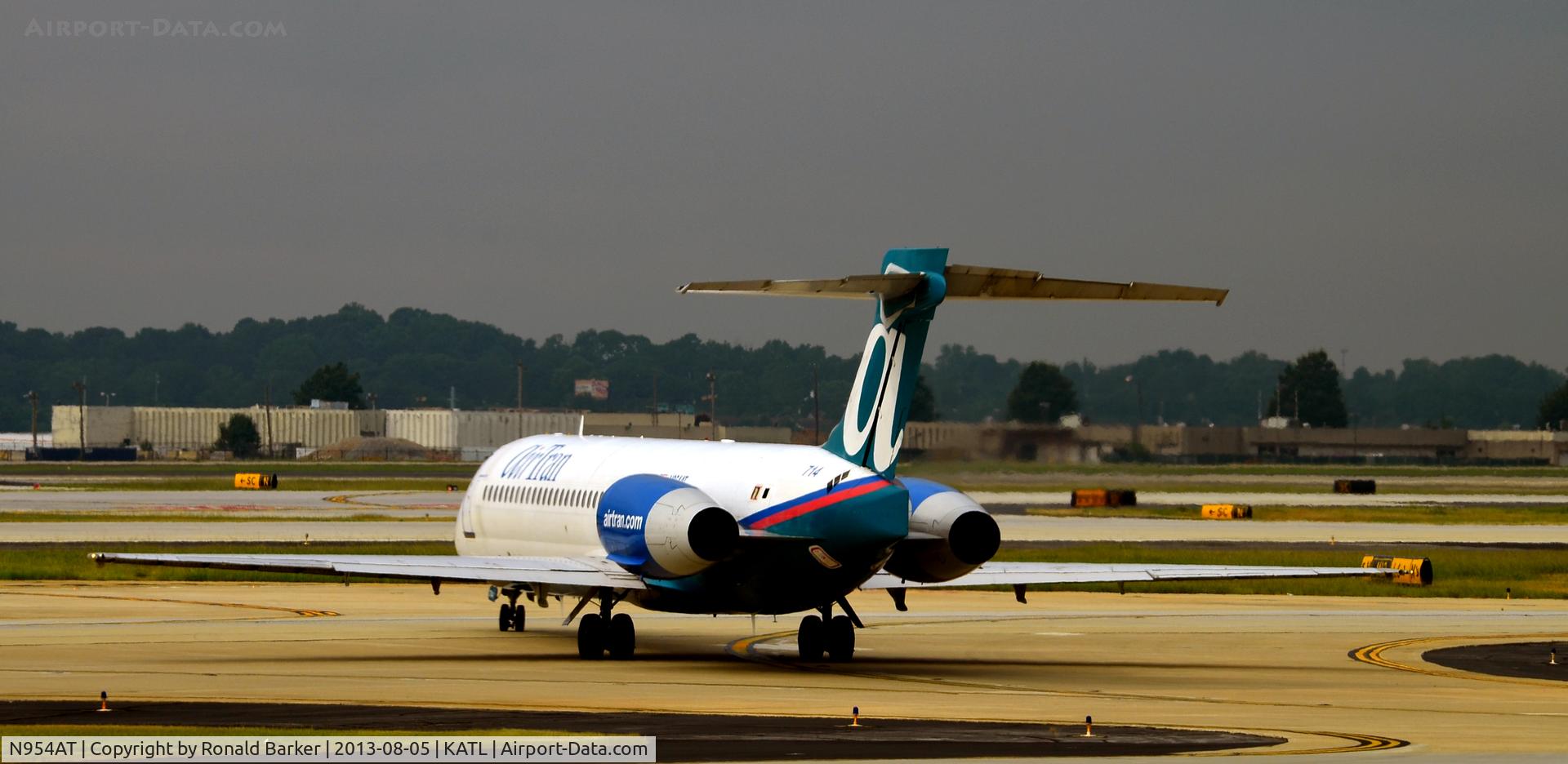 N954AT, 2000 Boeing 717-2BD C/N 55016, Taxi Fleet number 714 Atlanta