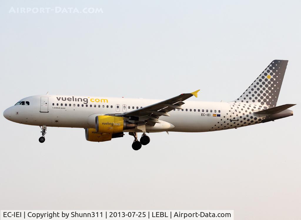 EC-IEI, 2001 Airbus A320-214 C/N 1694, Landing rwy 25R