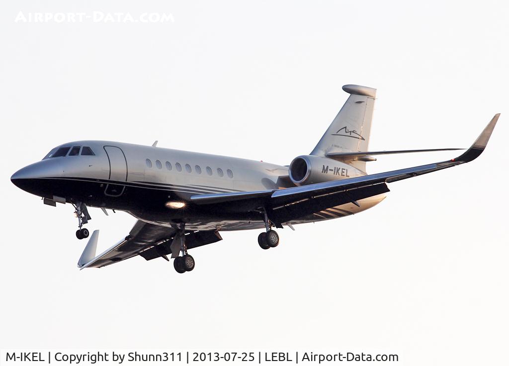 M-IKEL, 2010 Dassault Falcon 2000LX C/N 216, Landing rwy 25R