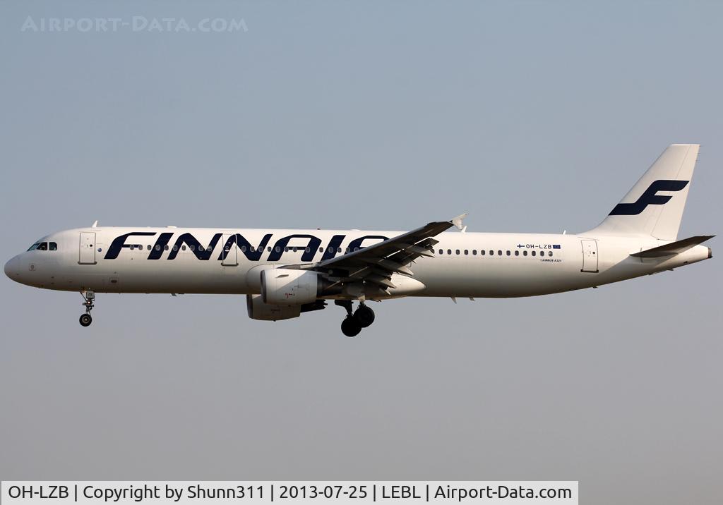 OH-LZB, 1999 Airbus A321-211 C/N 0961, Landing rwy 25R in new c/s