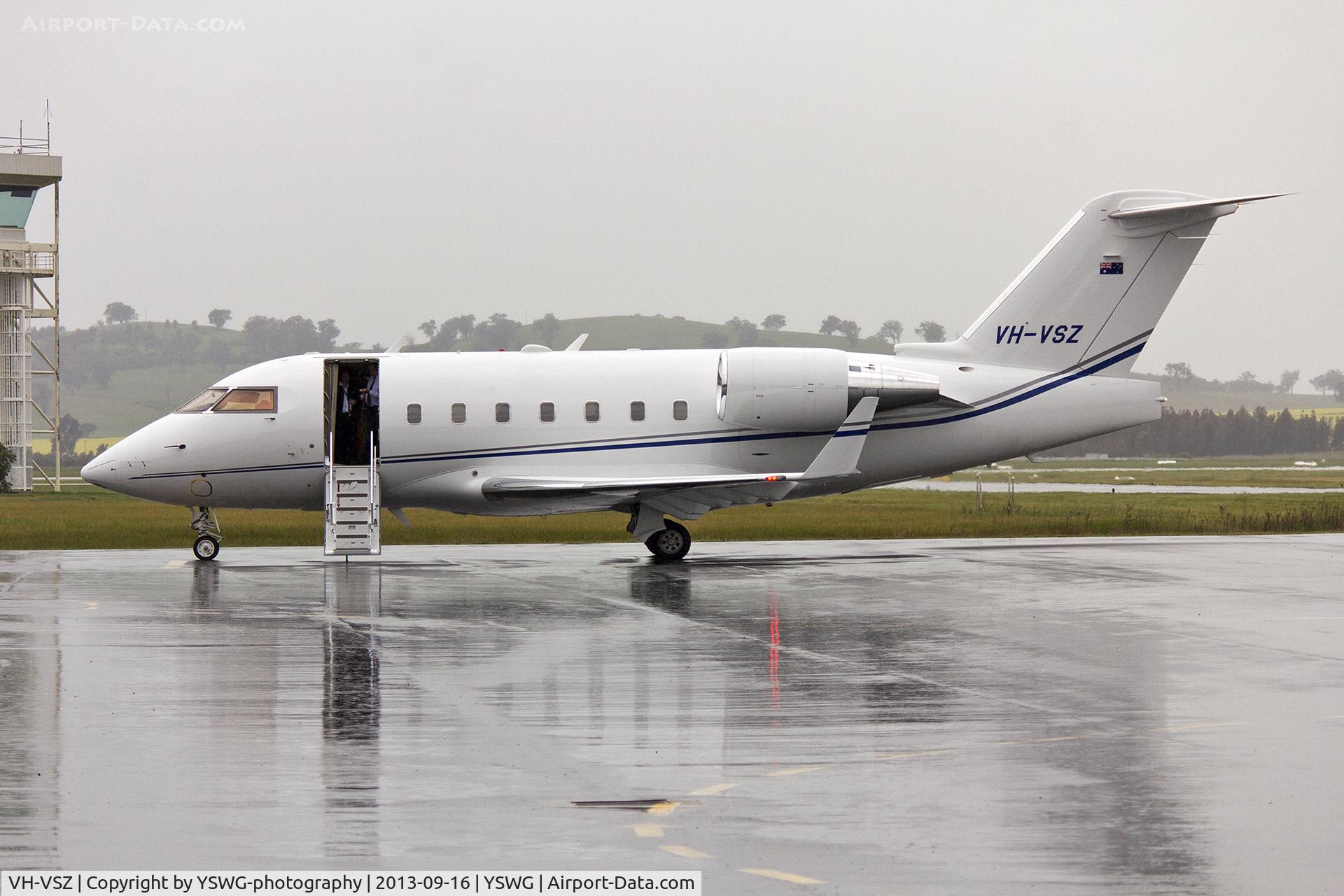 VH-VSZ, 1999 Bombardier Challenger 604 (CL-600-2B16) C/N 5411, Execujet Australia (VH-VSZ) Canadair CL-600-2B16 Challenger 600 at Wagga Wagga Airport.