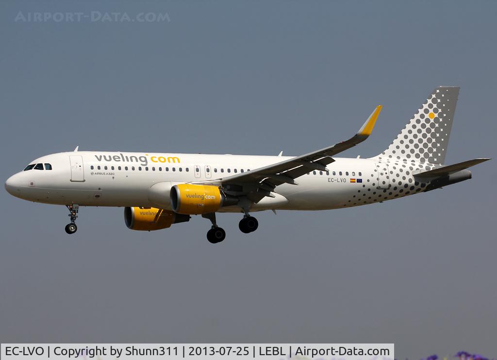 EC-LVO, 2013 Airbus A320-214 C/N 5533, Landing rwy 25R