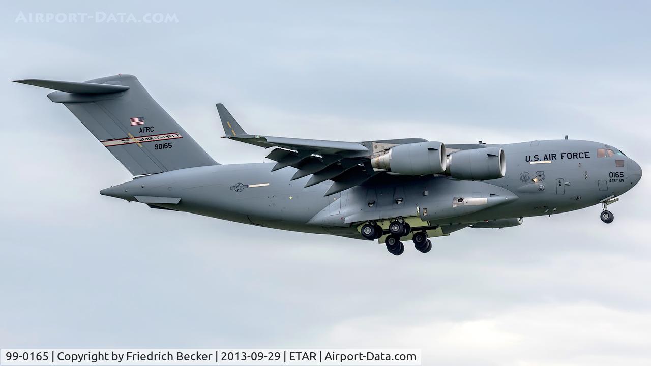 99-0165, 1999 Boeing C-17A Globemaster III C/N 50069/P-65, on final RW09