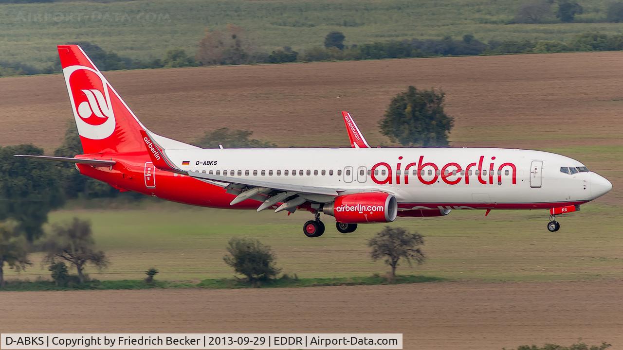 D-ABKS, 2011 Boeing 737-86J C/N 36880, on final RW09