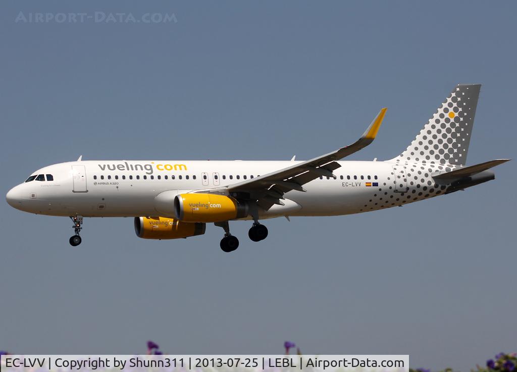 EC-LVV, 2013 Airbus A320-232 C/N 5620, Landing rwy 25R