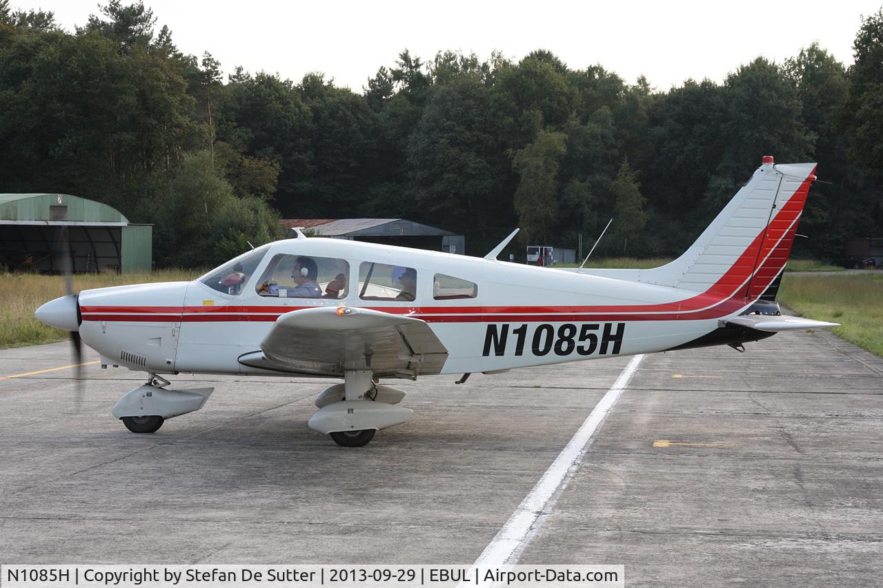 N1085H, 1976 Piper PA-28-181 C/N 28-7790285, Parked at Vliegclub Ursel.