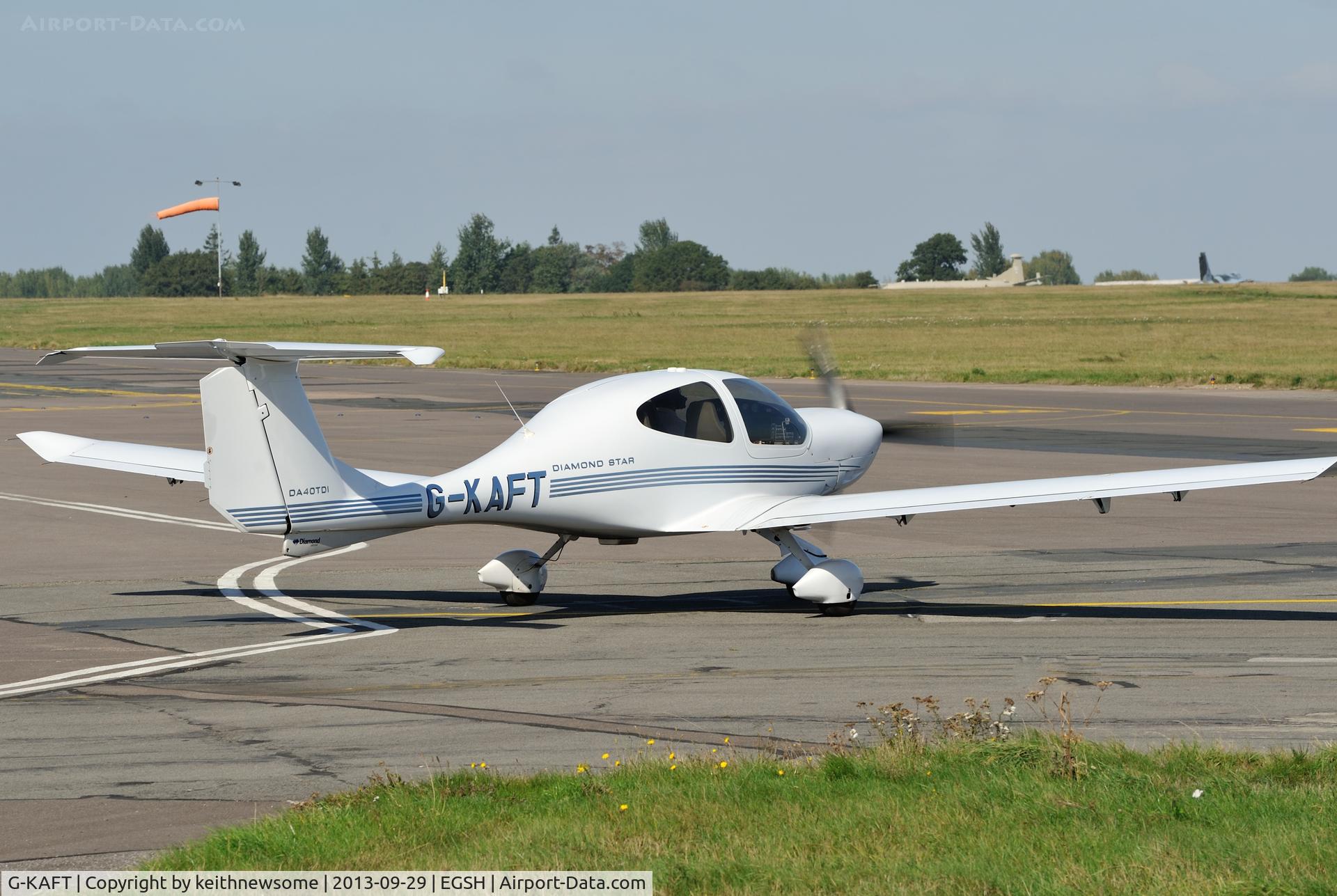 G-KAFT, 2005 Diamond DA-40D Diamond Star C/N D4.191, Leaving in the sun !