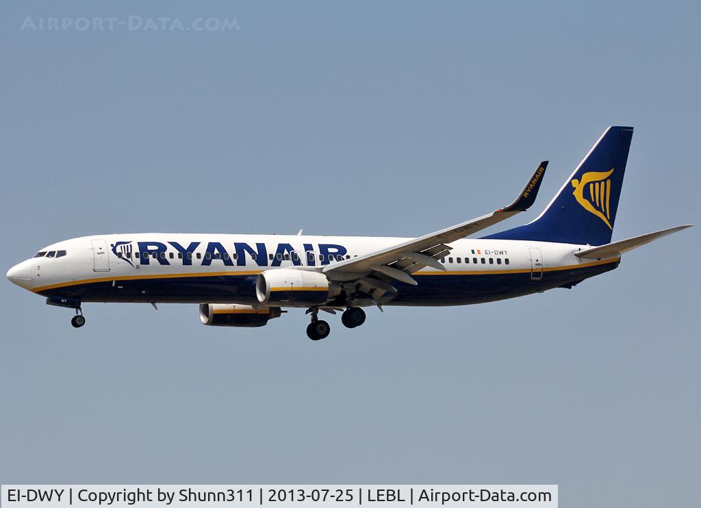 EI-DWY, 2008 Boeing 737-8AS C/N 33638, Landing rwy 25R