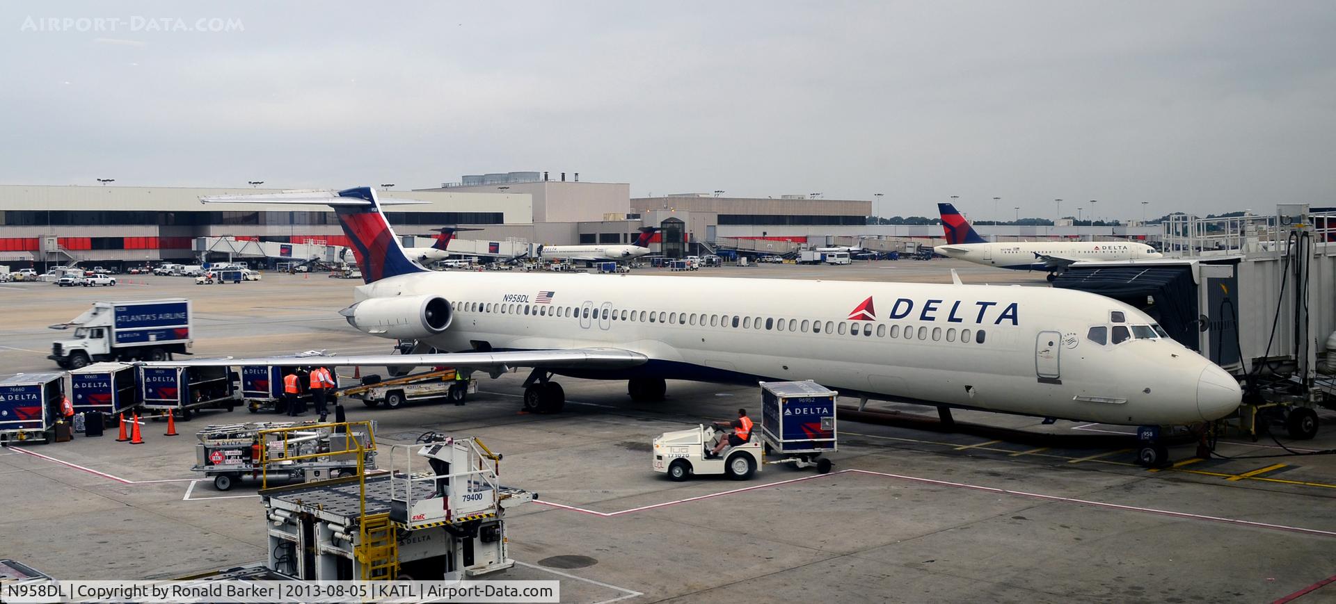 N958DL, 1990 McDonnell Douglas MD-88 C/N 49977, At the gate Atlanta