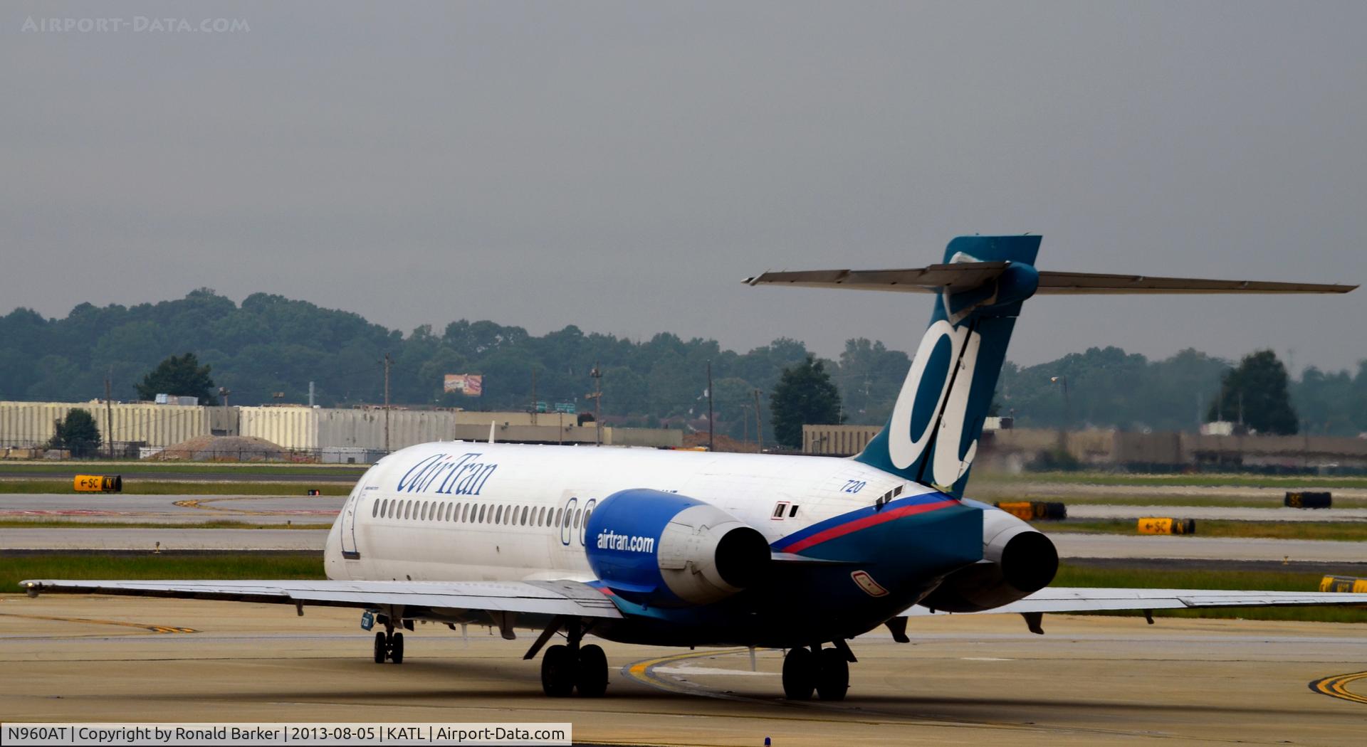 N960AT, 2001 Boeing 717-200 C/N 55022, Taxi Atlanta