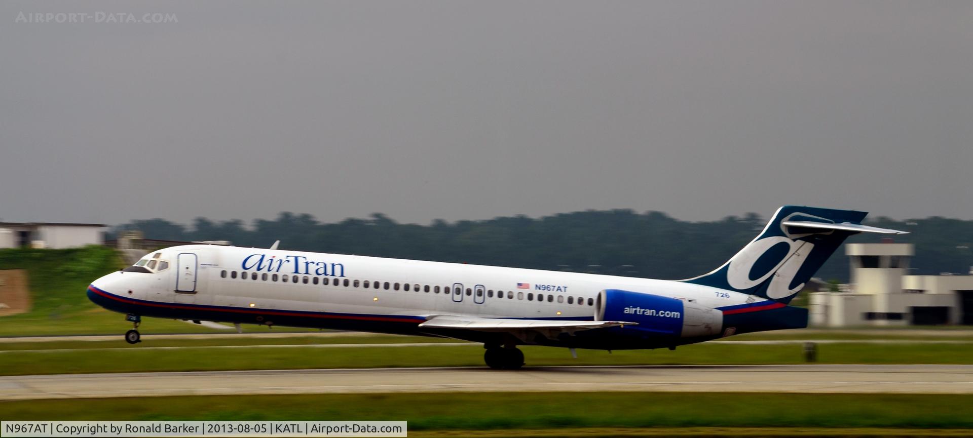 N967AT, 2001 Boeing 717-200 C/N 55028, Nose wheel liftoff Atlanta