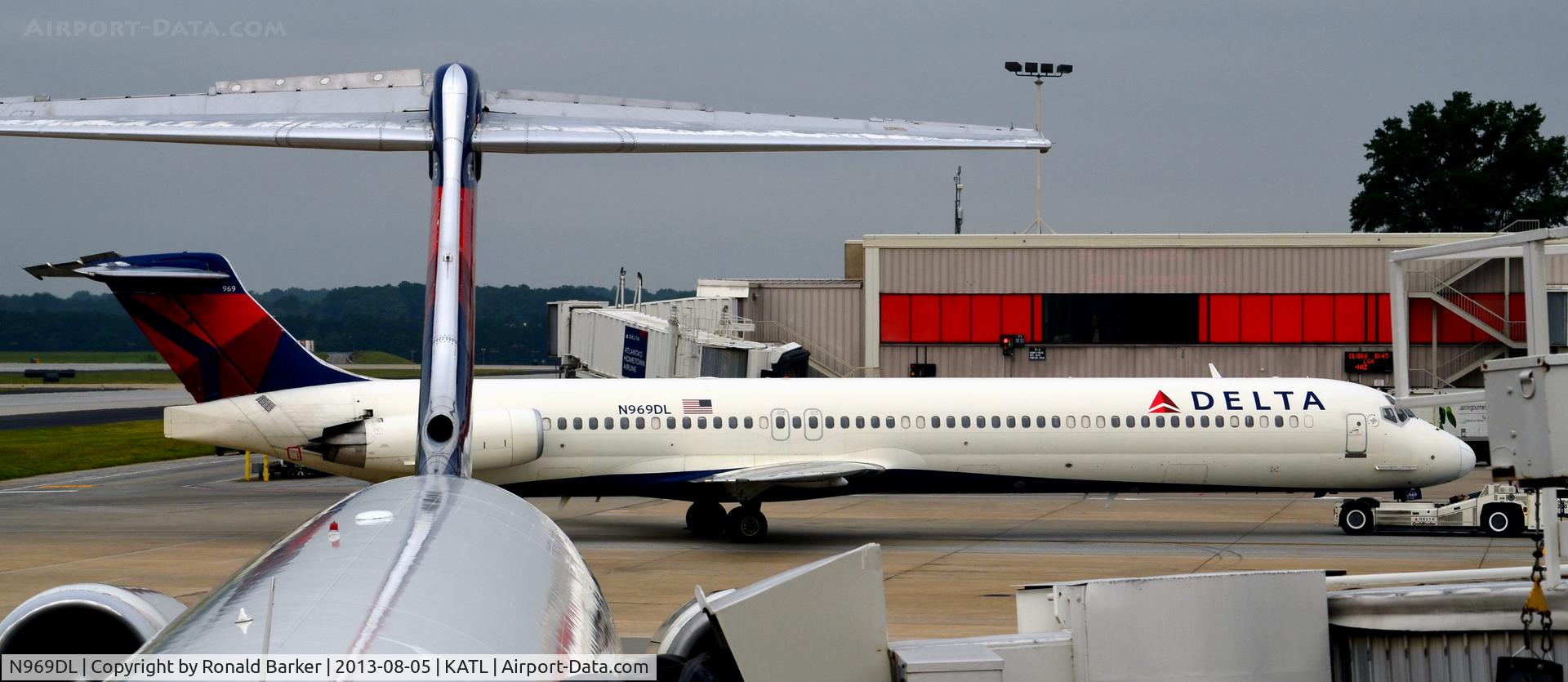 N969DL, 1990 McDonnell Douglas MD-88 C/N 53172, Pushback Atlanta