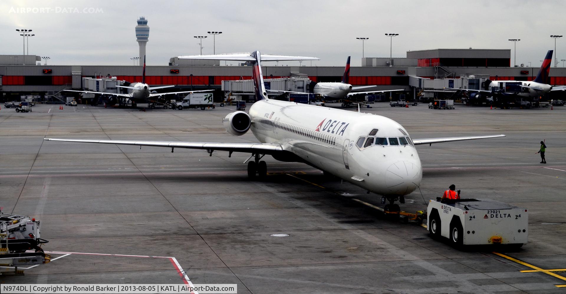 N974DL, 1991 McDonnell Douglas MD-88 C/N 53242, Pushback Atlanta