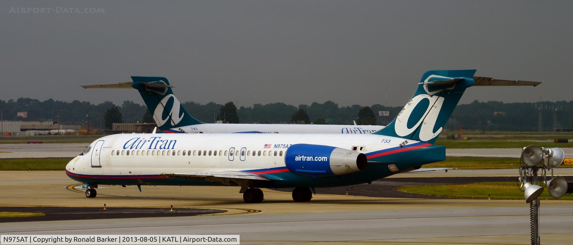N975AT, 2002 Boeing 717-200 C/N 55035, Taxi Atlanta