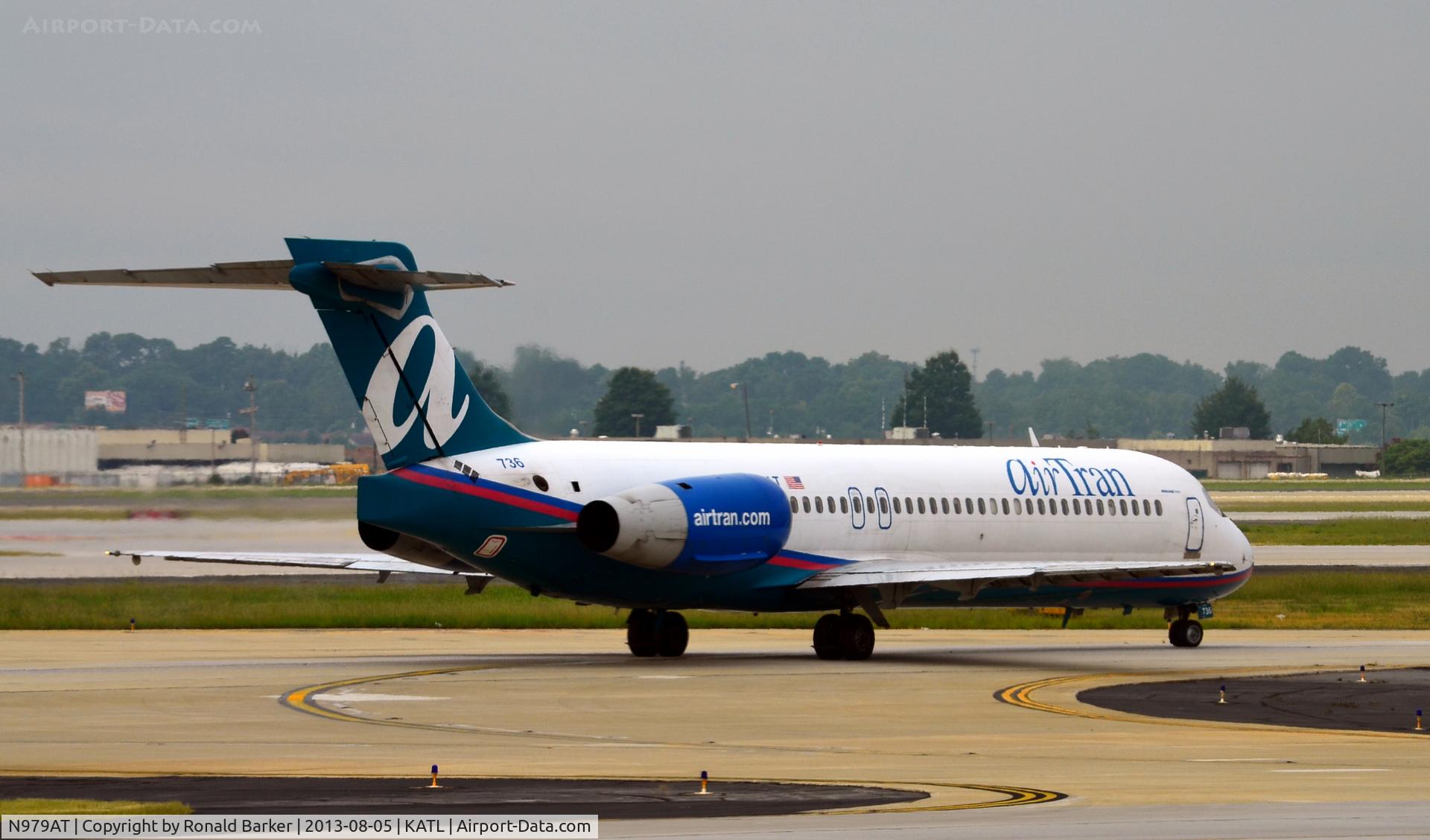 N979AT, 2002 Boeing 717-200 C/N 55038, Taxi Atlanta