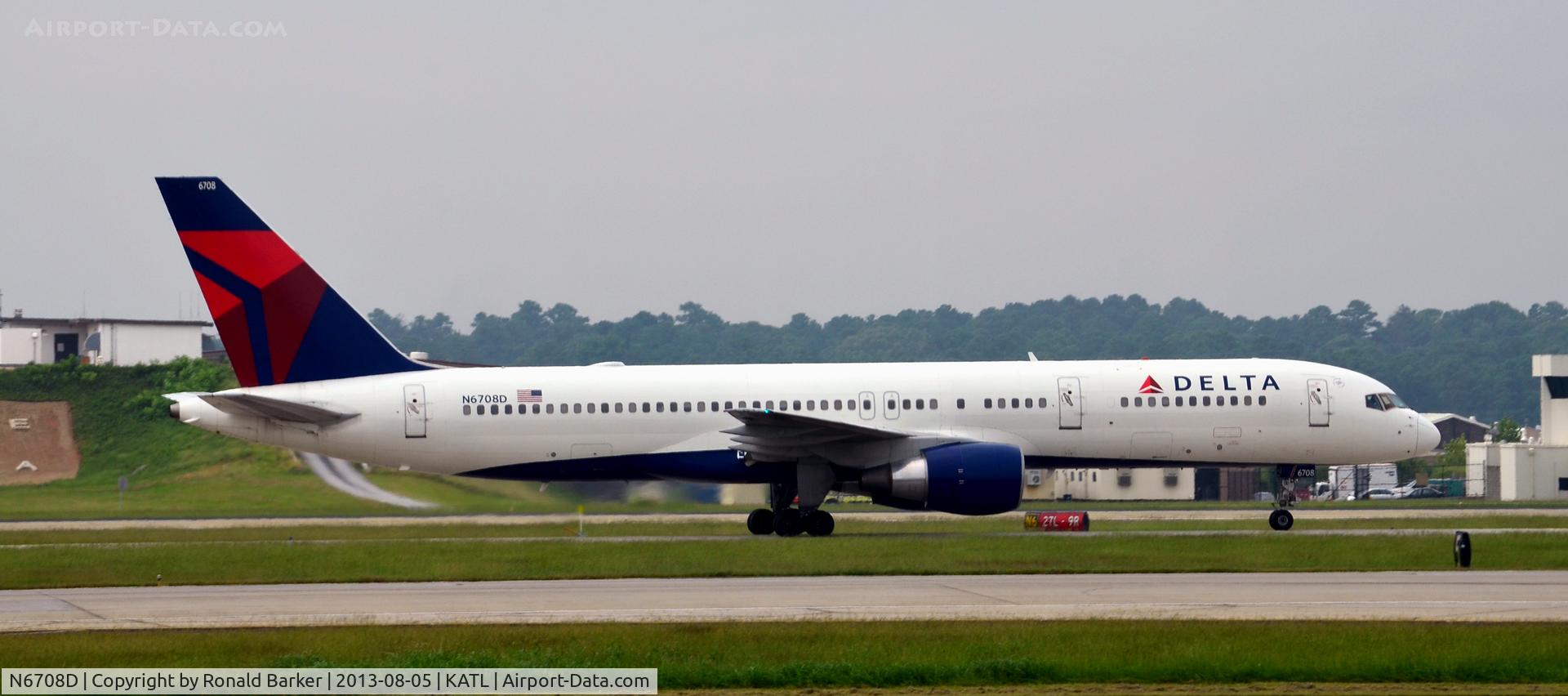 N6708D, 2000 Boeing 757-232 C/N 30480, Taxi Atlanta
