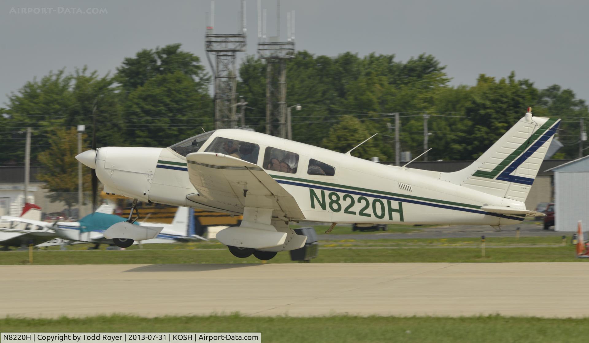 N8220H, 1982 Piper PA-28-161 C/N 28-8216112, Airventure 2013