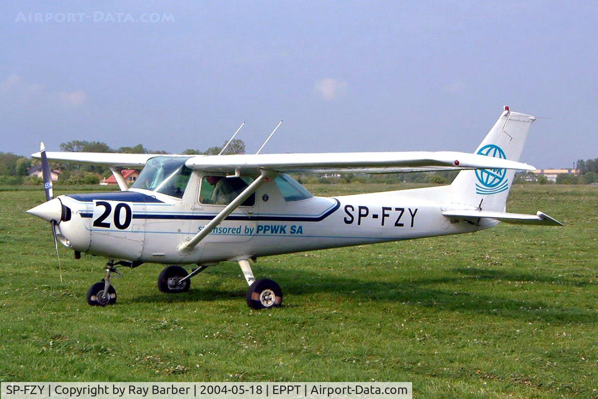 SP-FZY, 1981 Cessna 152 C/N 15285240, Cessna 152 [152-85240] Piotrkow-Trybunalski~SP 18/05/2004