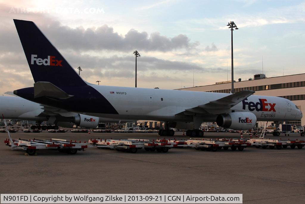 N901FD, 1993 Boeing 757-2B7 C/N 27122, visitor
