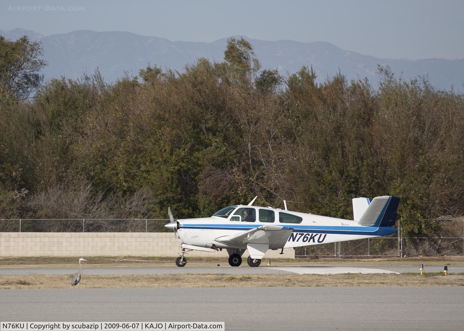 N76KU, 1964 Beech S35 Bonanza C/N D-7319, Getting ready for take off