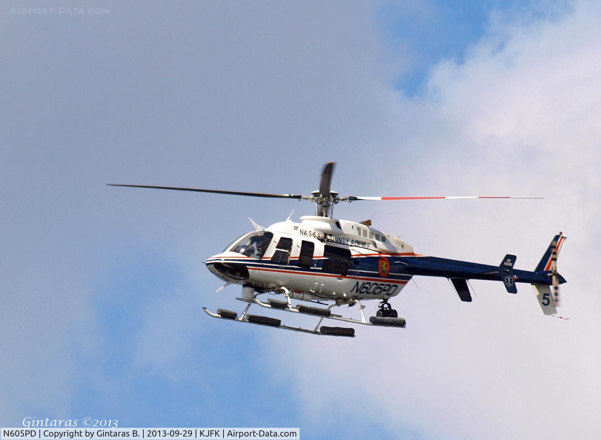 N605PD, Bell 407 C/N 53787, Flying over Bayswater Park