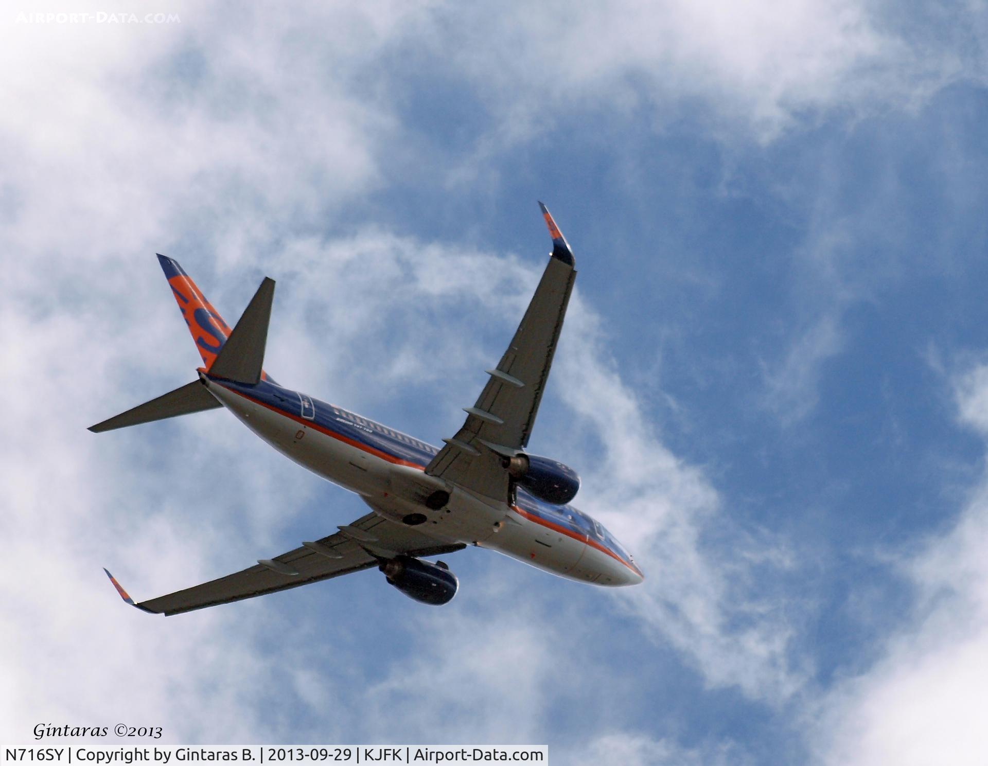 N716SY, 2001 Boeing 737-7Q8 C/N 30629, After take-off from JFK, 13R
