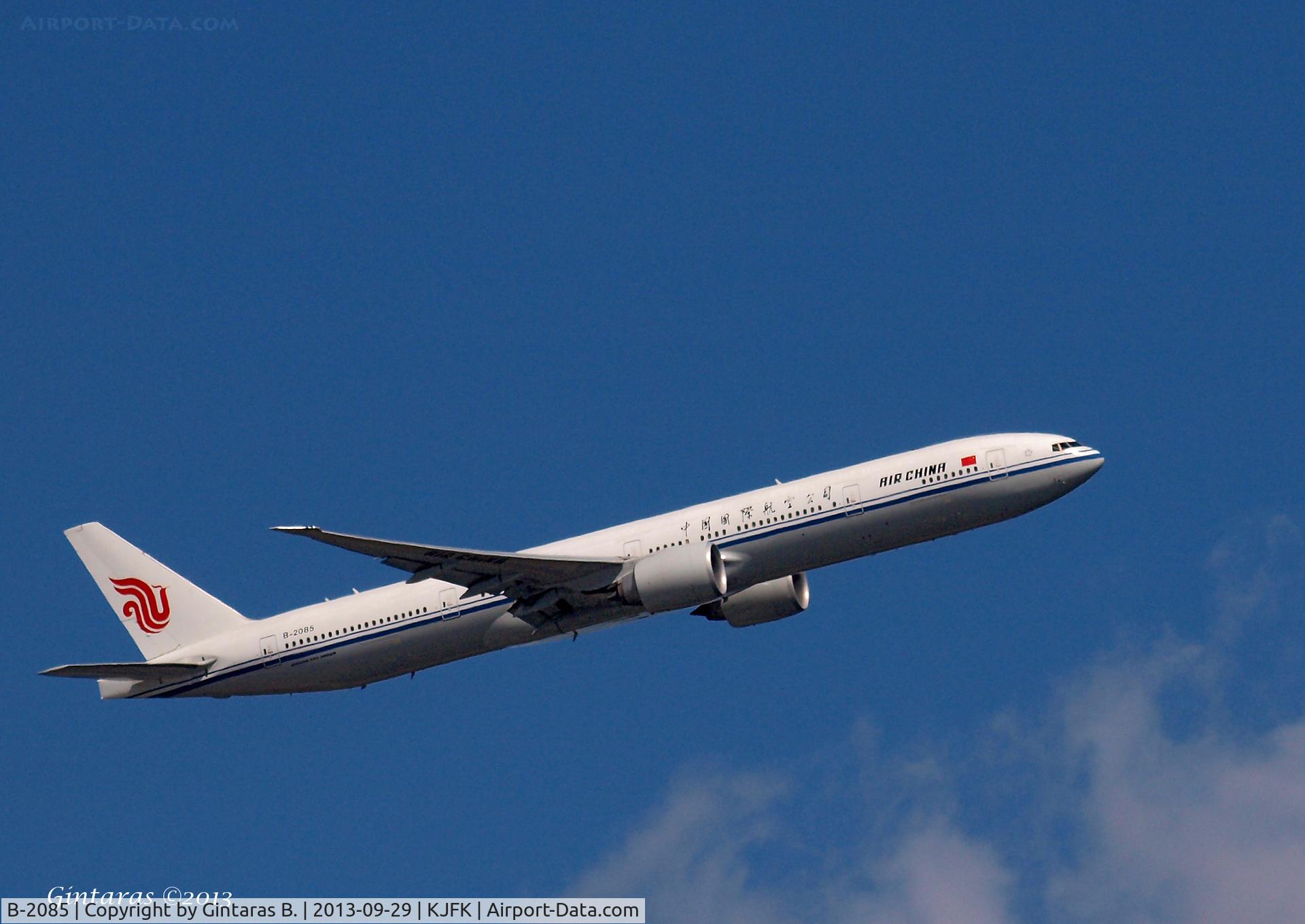 B-2085, 2011 Boeing 777-39L/ER C/N 38666, After take-off from JFK, 13R