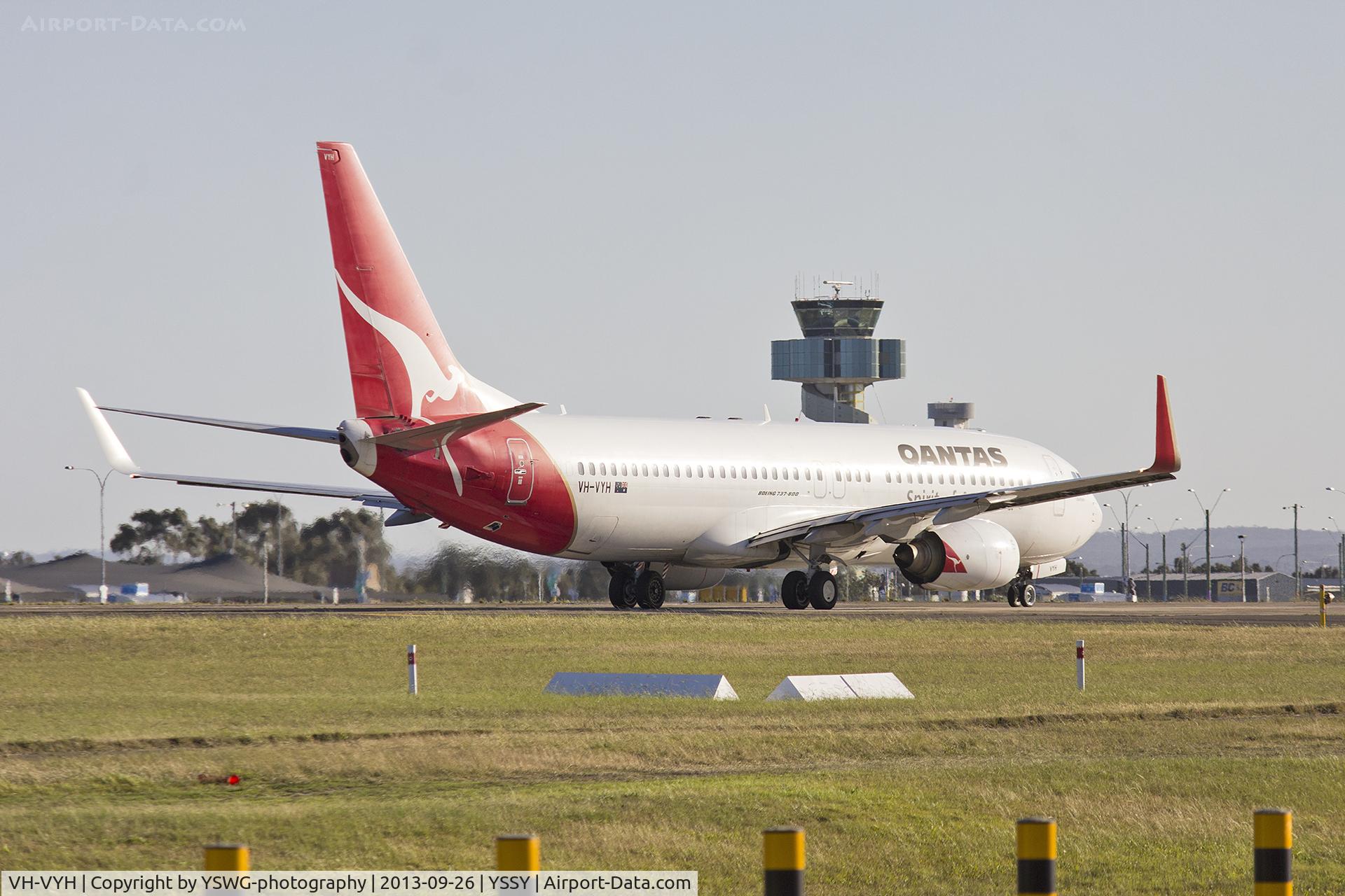 VH-VYH, 2005 Boeing 737-838 C/N 34180, Qantas (VH-VYH) Boeing 737-838(WL) taking off on runway 25 at Sydney Airport.