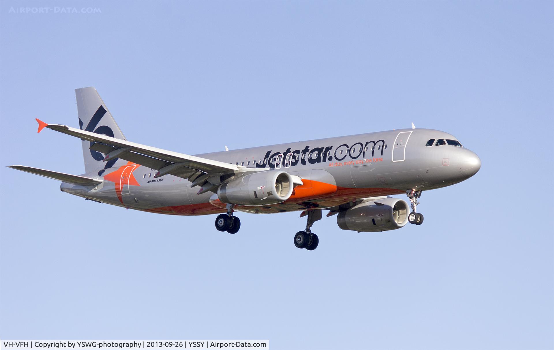 VH-VFH, 2012 Airbus A320-232 C/N 5211, Jetstar (VH-VFH) Airbus A320-232 on approach to runway 25 at Sydney Airport.