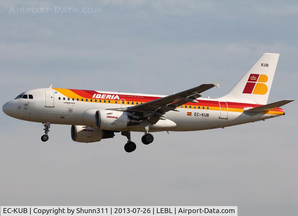 EC-KUB, 2008 Airbus A319-111 C/N 3651, Landing rwy 25R