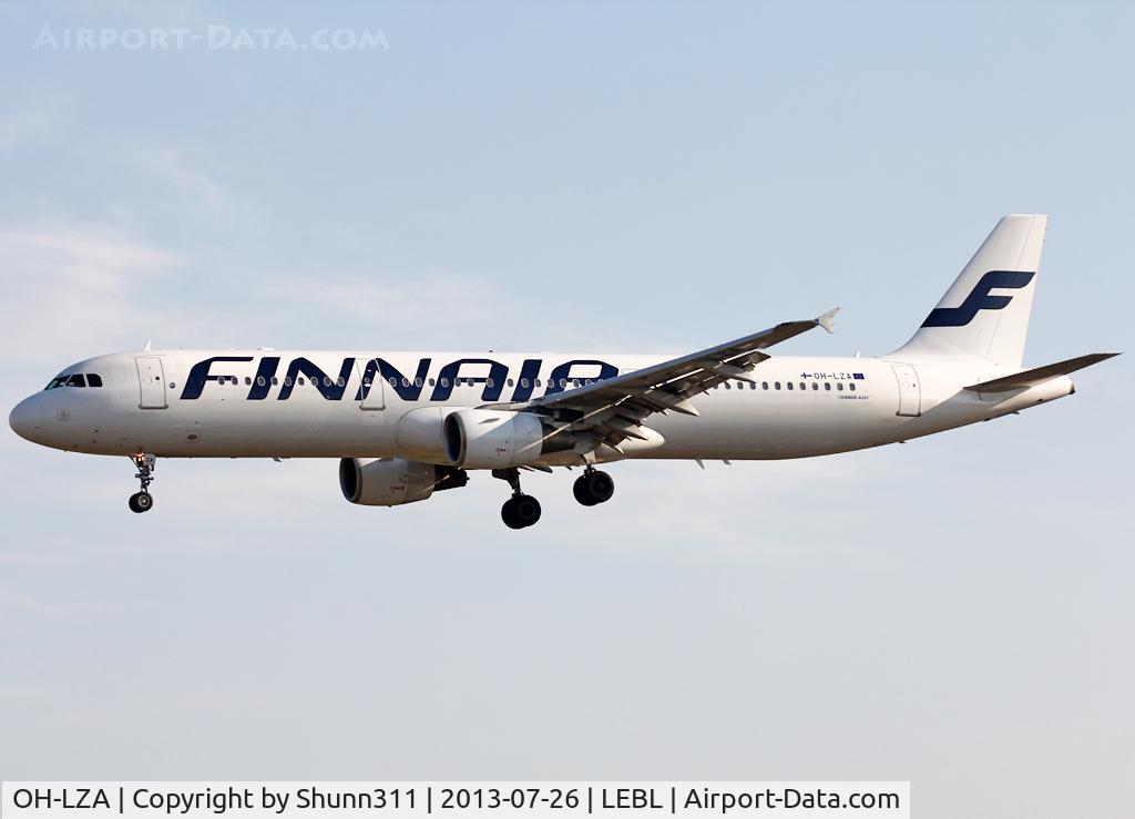 OH-LZA, 1999 Airbus A321-211 C/N 0941, Landing rwy 25R in new c/s