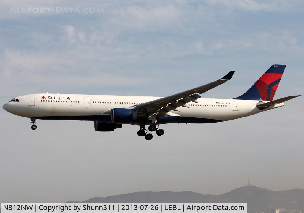 N812NW, 2006 Airbus A330-323 C/N 0784, Landing rwy 25R